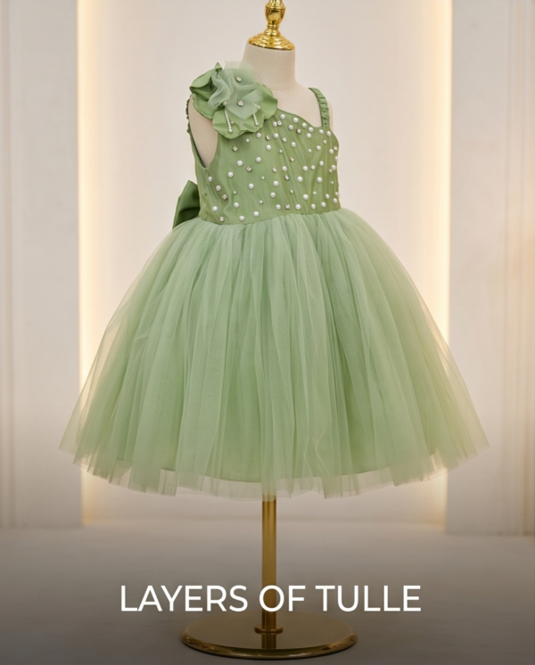 One-shoulder tulle dress with floral-Knee-length Dress